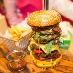 Chiếc bánh burger có giá tới 10.000 USD ở Dubai