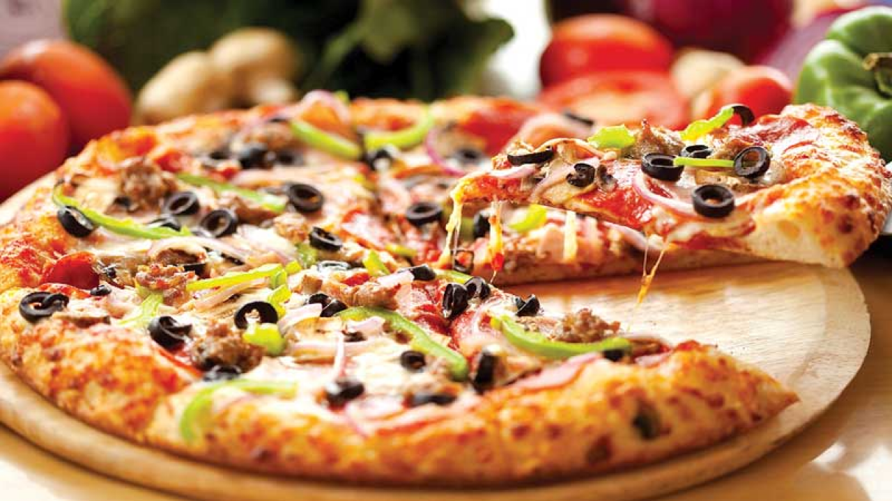 Cận cảnh bánh Pizza ngon trên nền trắng  Tải hình ảnh shutterstock   istockphoto 123rf  trong 5 giây